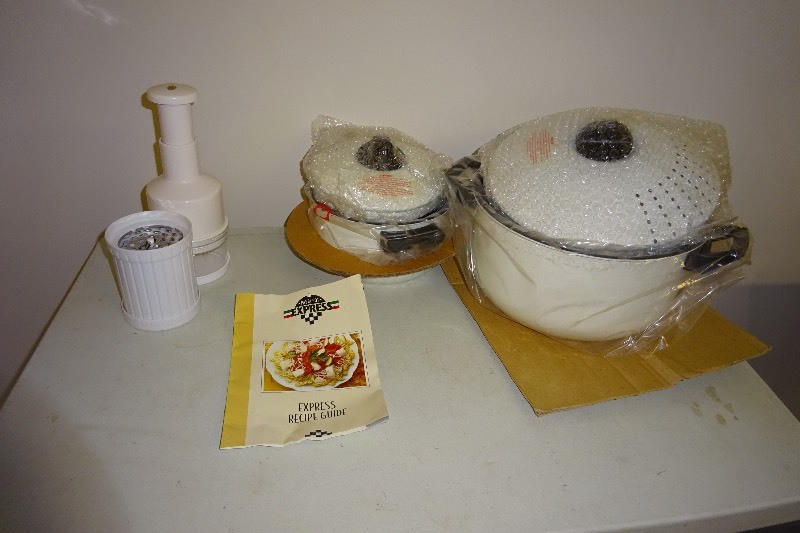 2 new pasta pot pans