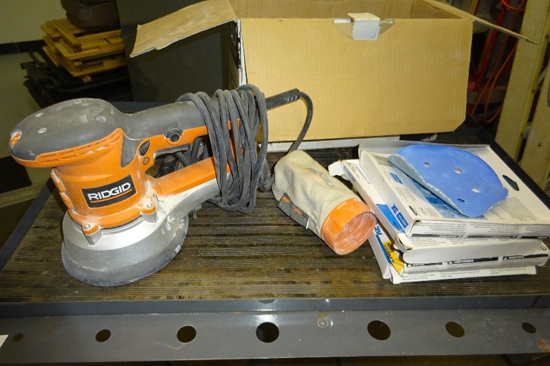 lot 22 image: Ridgid 6 random orbit sander