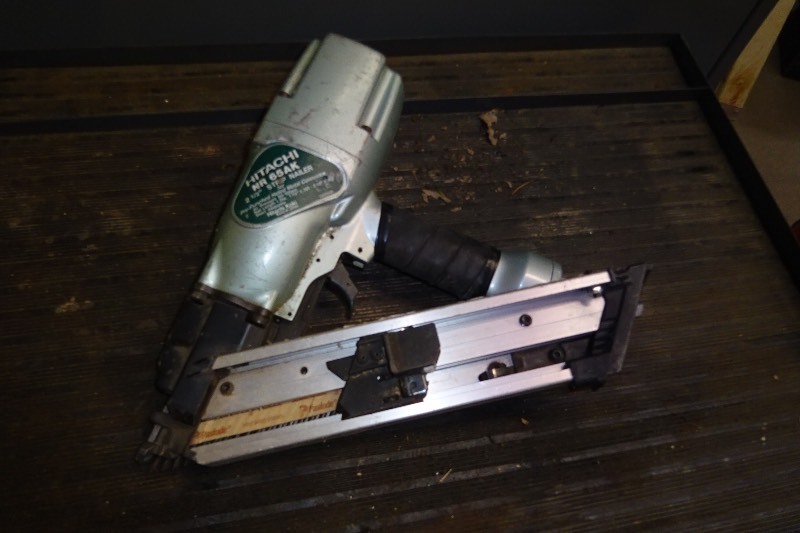 lot 33 image: Hitachi 2 12 strip nailer