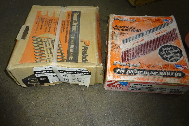 lot 37 image: Paslode 30 full headnails 3 14 x .131