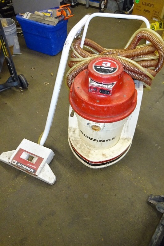 lot 42 image: Advance shampooer