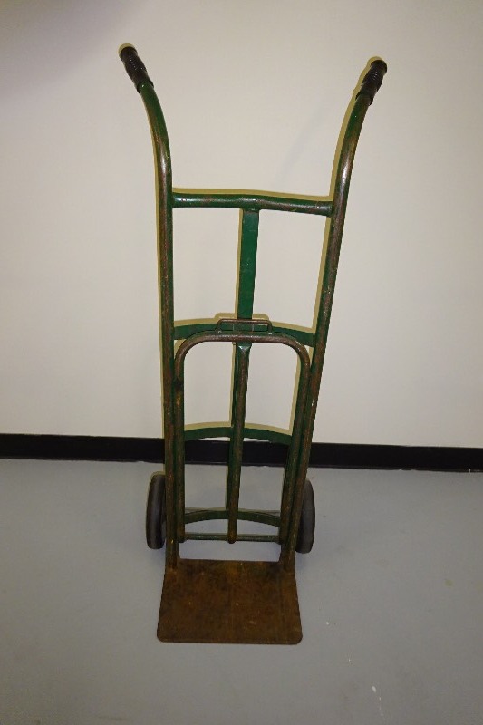 lot 52 image: 2 wheel cart