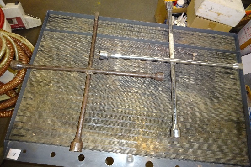 lot 60 image: 2 four ways