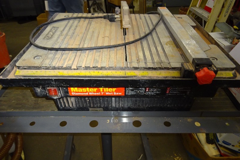 lot 63 image: Tile saw plus plugs