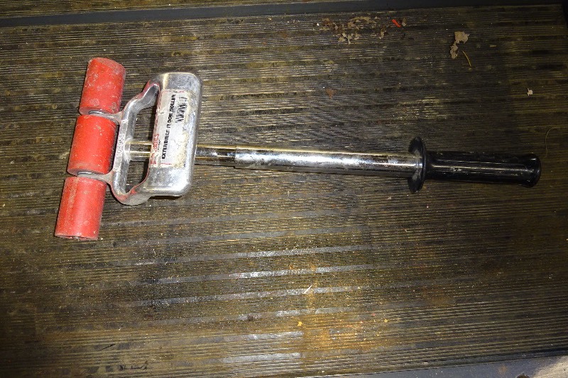 lot 72 image: Roberts extendable floor roller