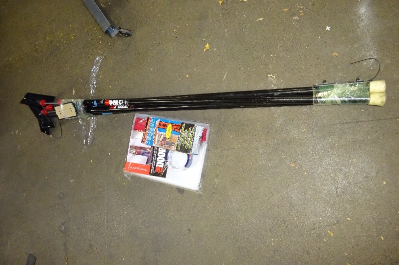lot 82 image: Zip wall poles
