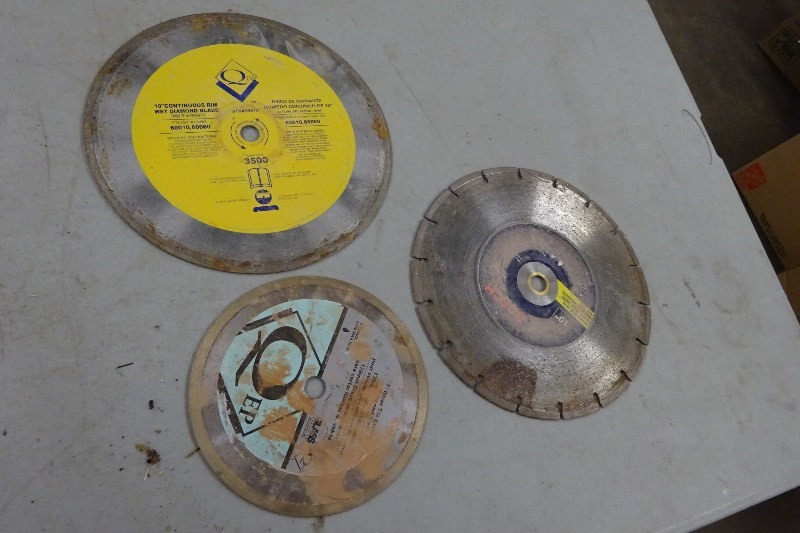 lot 87 image: Cut off blades