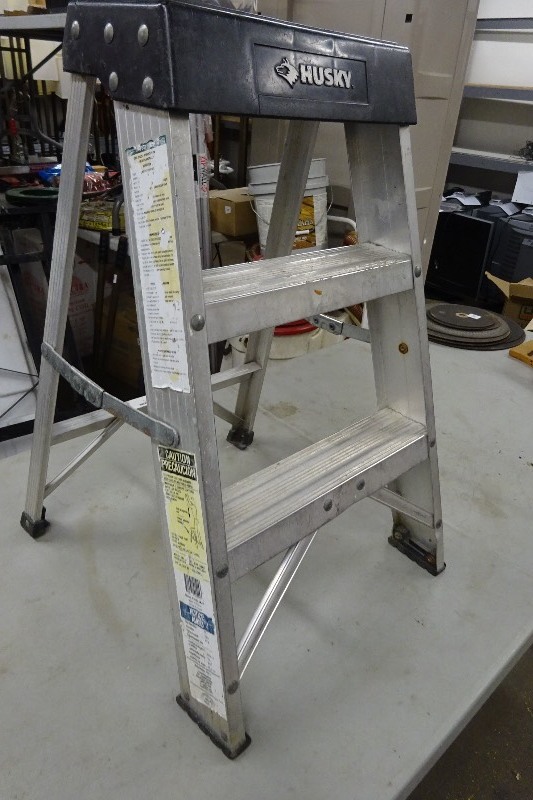 lot 95 image: Huskey 26 aluminum step ladder