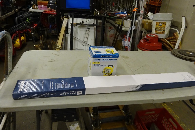 lot 101 image: Tworkforce 250 watt portable halogen worklight new