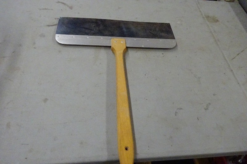 lot 103 image: mudding spatula