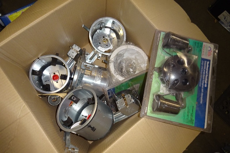 lot 107 image: Variety of lighting