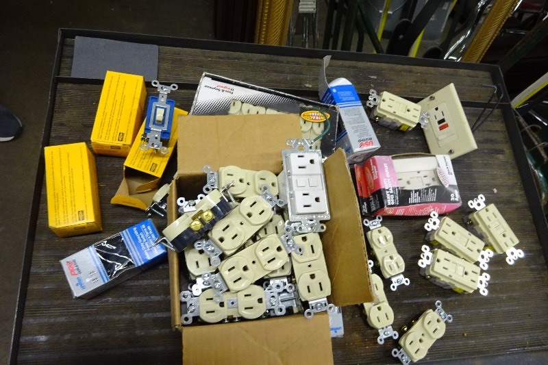 lot 111 image: Electrical plugs 3 prong