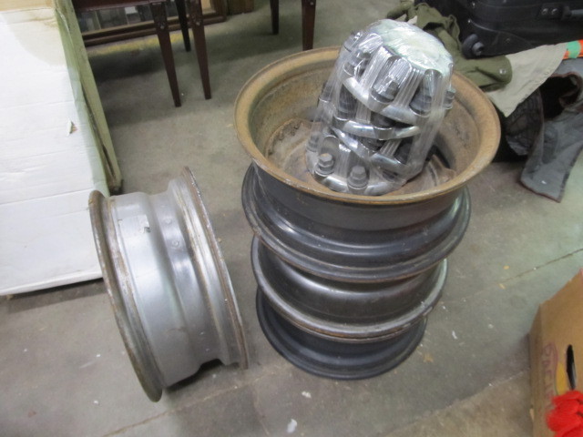 Set of Chevy 1500 Rims & Hubcaps