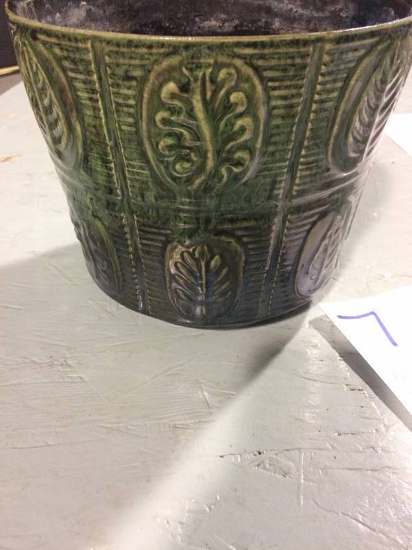 lot 7 image: Haeger Pot no. 57