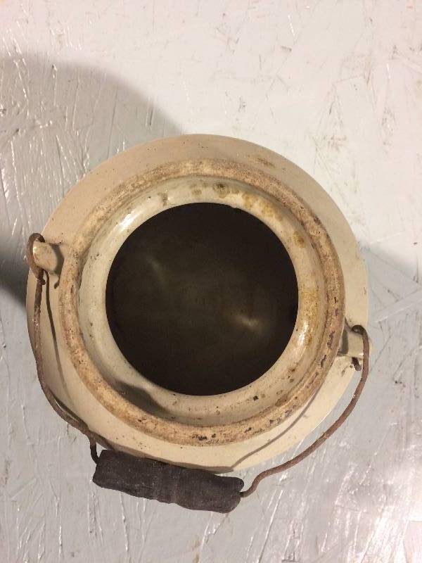 lot 8 image: Pottery with Handle