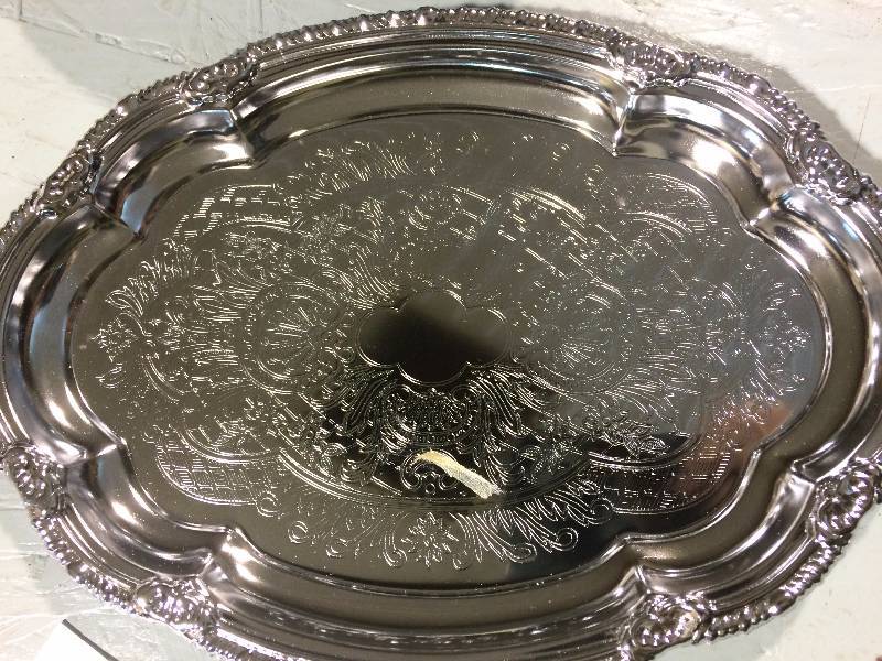 lot 15 image: 4 Metal Trays