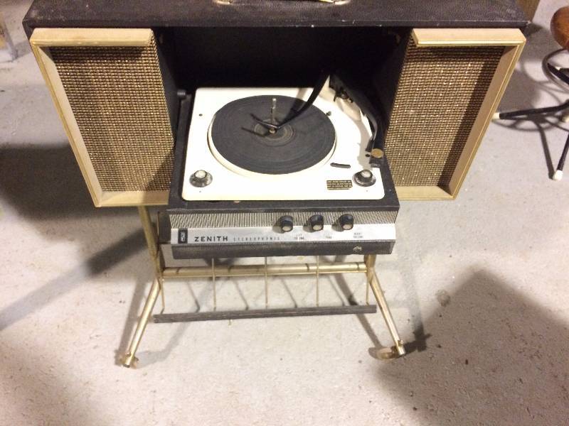lot 26 image: Record Player