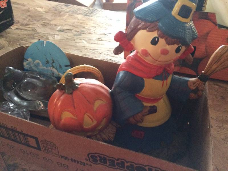 lot 33 image: Misc. Items