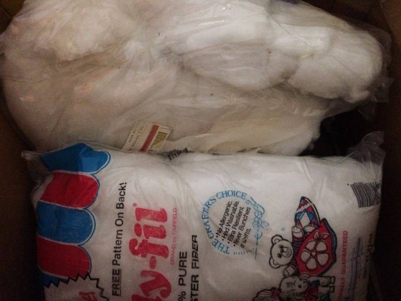 lot 37 image: Pillows