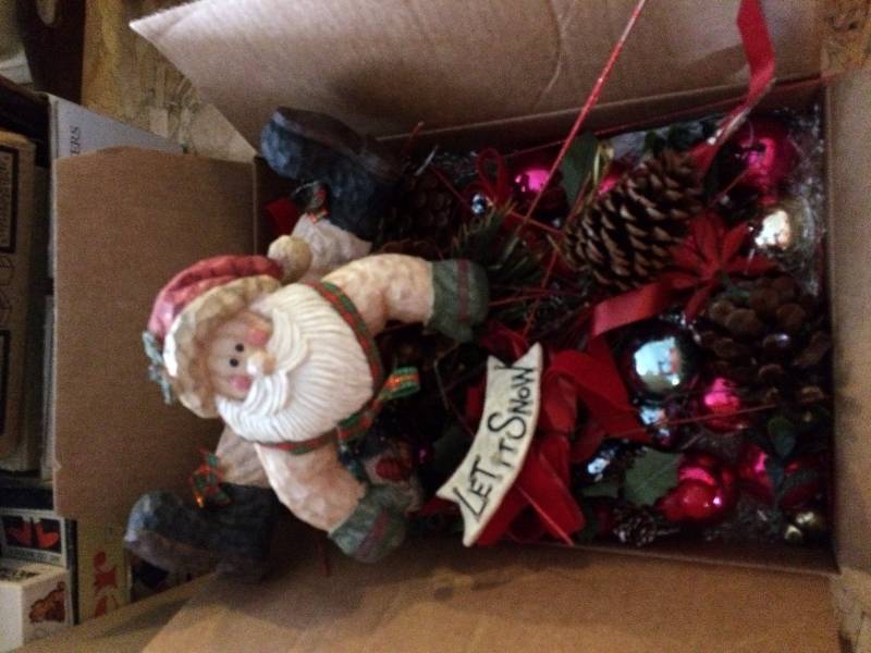 lot 43 image: Christmas decorations