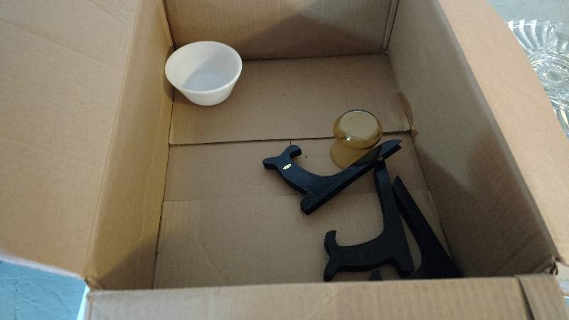 lot 83 image: misc glassware