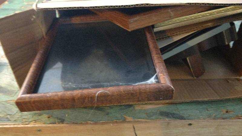 lot 119 image: misc picture frames