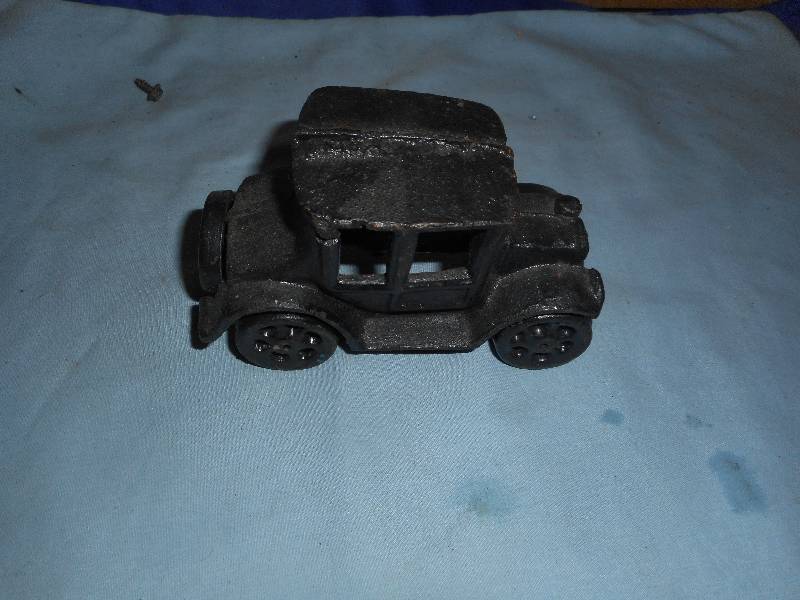 VINTAGE CAST IRON CAR