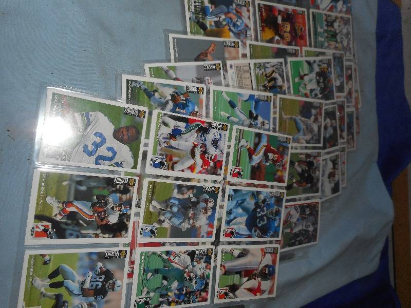 COLLECTIBLE FOOTBALL CARDS