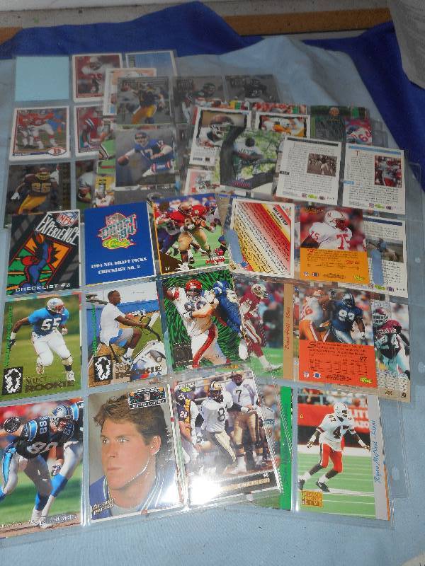 COLLECTIBLE FOOTBALL CARDS