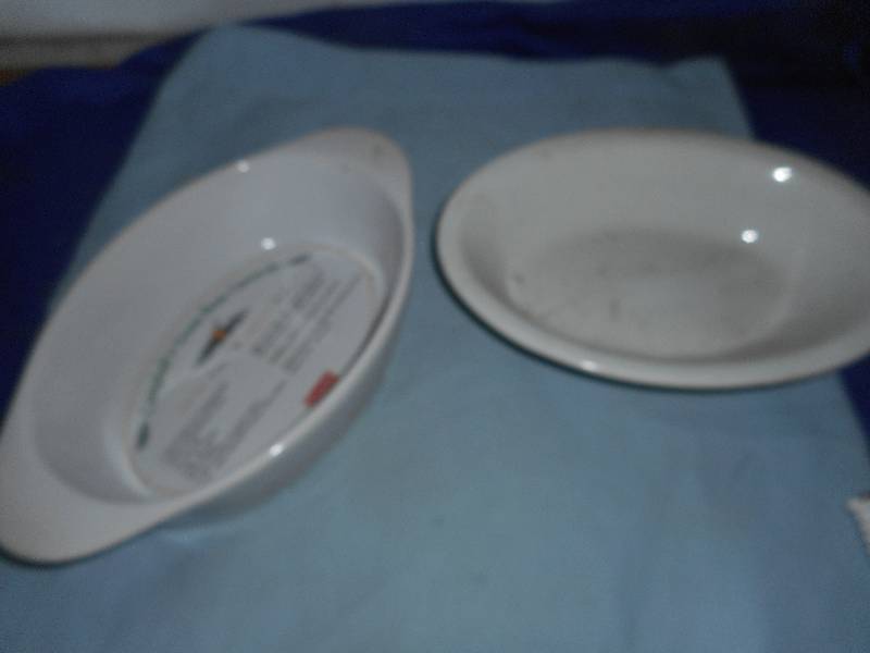 CAMBELLS BEAN CASSOROLE DISH AND JG MEAKEN DISH