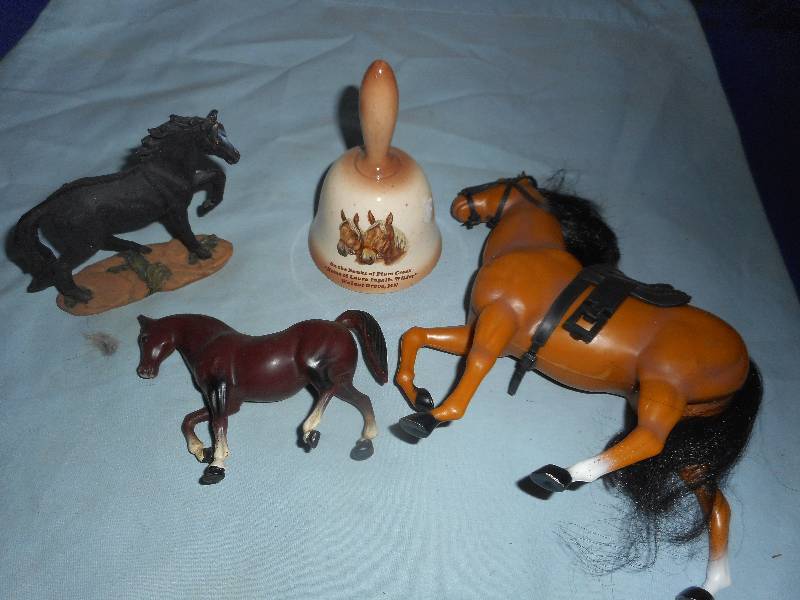 HORSE TOYS AND NICKNACKS