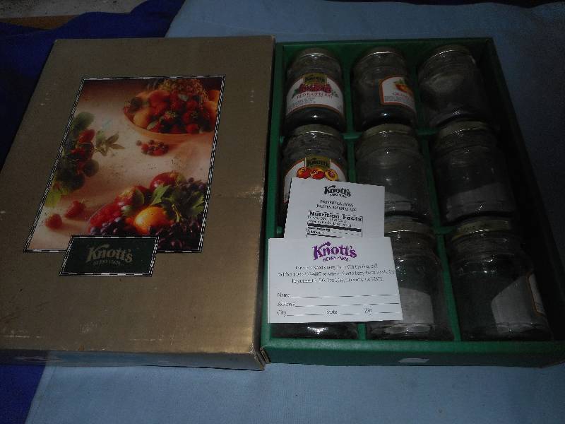 COLLECTIBLE KNOTTS JELLY JARS