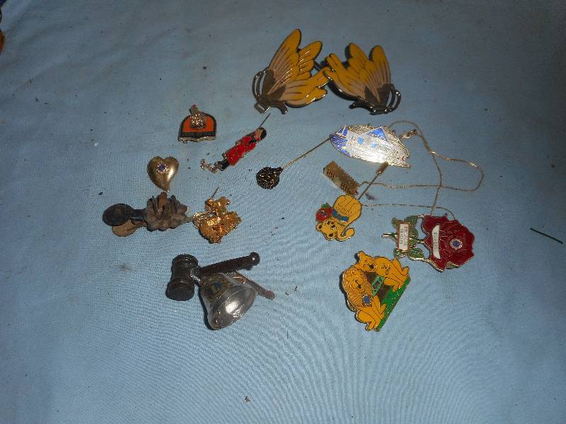 VINTAGE PINS