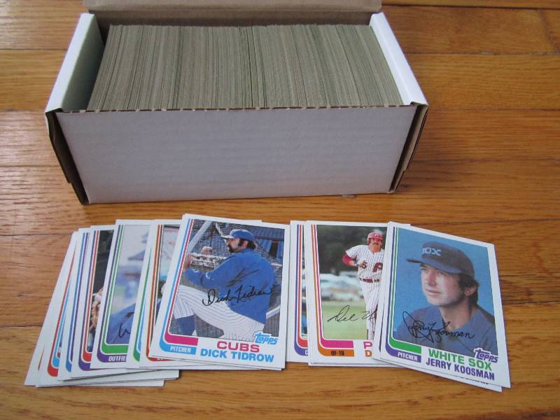 Box of 1982 Topps baseball ccards...