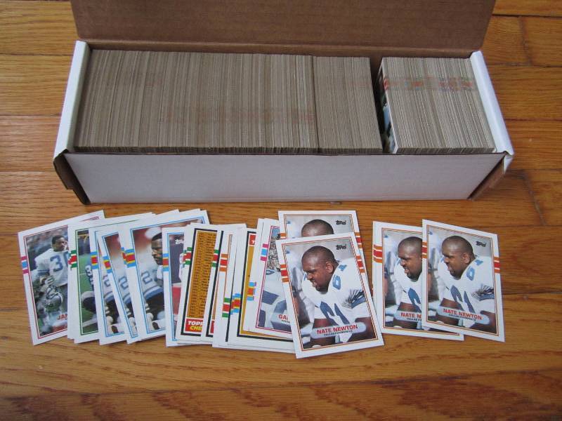 Box of 1989 Topps footballcards...