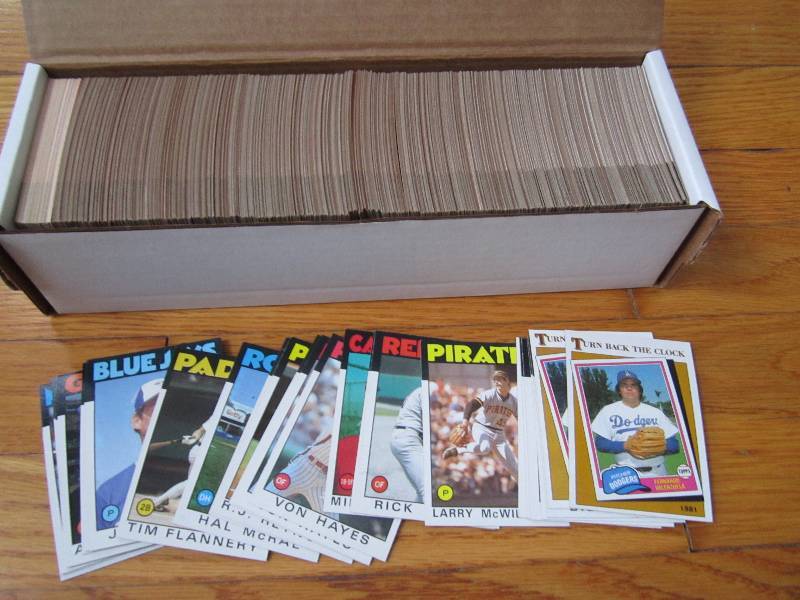 Box of 1986 Topps baseball cards...