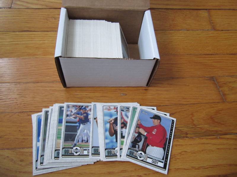 Box of 1999 Upper deck Retro baseba...