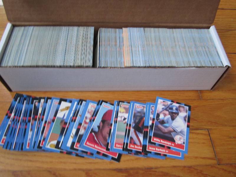 Box of 1988 Donruss baseball cards...