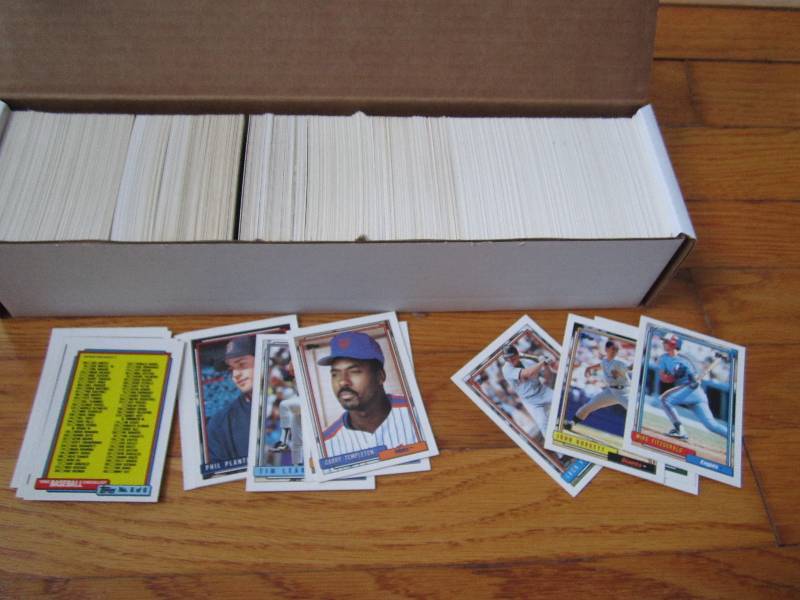 Box of 1992 Topps baseball cards...