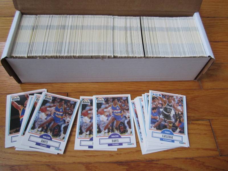 Box of 1990-91 Fleer basketball car...