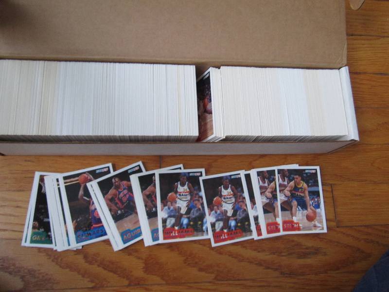 Box of 1993-94 Fleer basketball car...