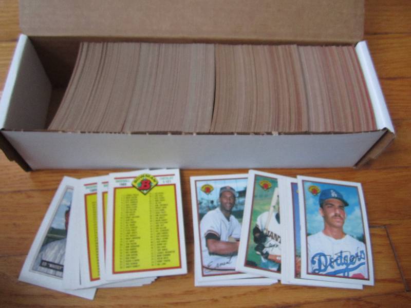 Box of 1989 bowman baseball cards...
