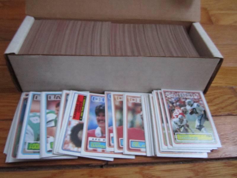 Box of 1983 Topps football cards...