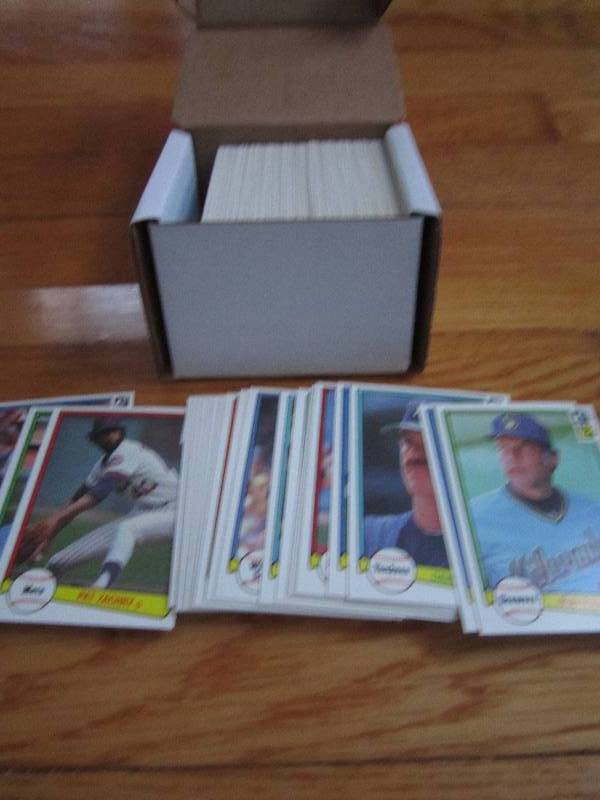 Box of 1982 Donruss baseball cards...