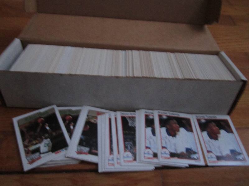 Box of 1991-92 NBA Hoops Basketball...
