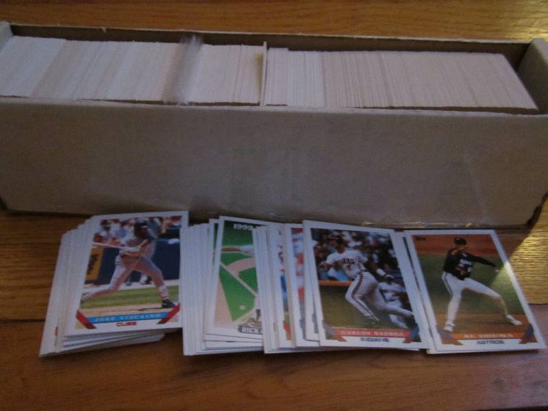 Box of 1993 Topps baseball cards...