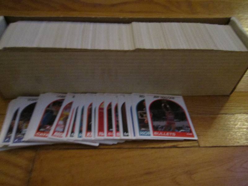 Box of 1989-90 NBA Hoops basketball...