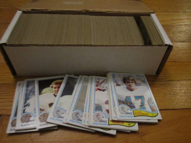 Box of 1982 Topps Football cards...