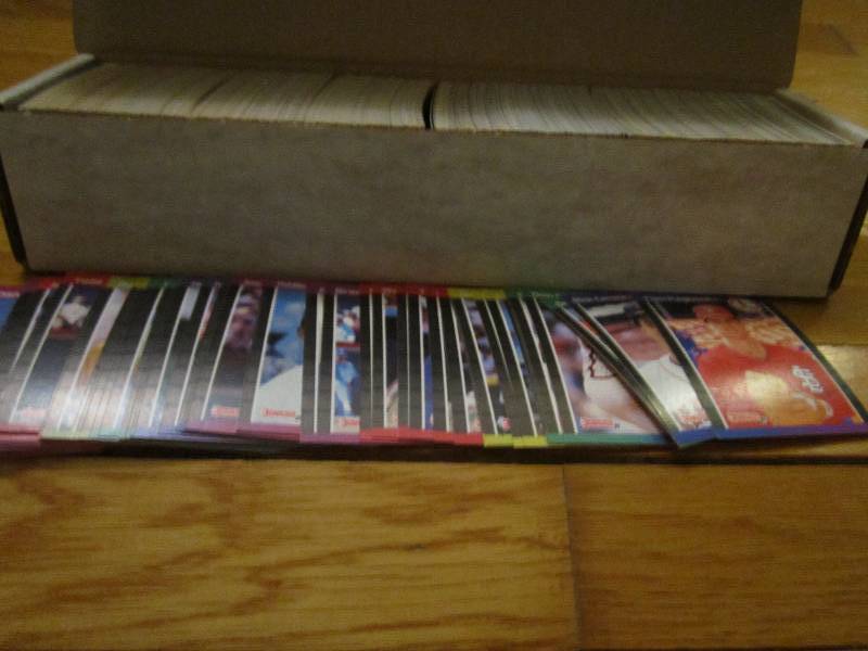 Box of 1989 Don russ baseball cards...