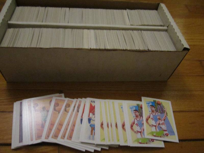Box of 1990-91 NBA Hoops basketball...